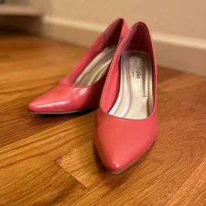 Coral Pointed Toe Heels - comfort plus by Predictions - Size 5.5